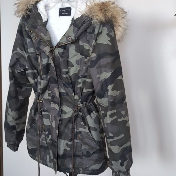 Love Tree Sherpa Drawstring Camouflage- Removable Fur-Trimmed Women's Jacket - Picture 3 of 13